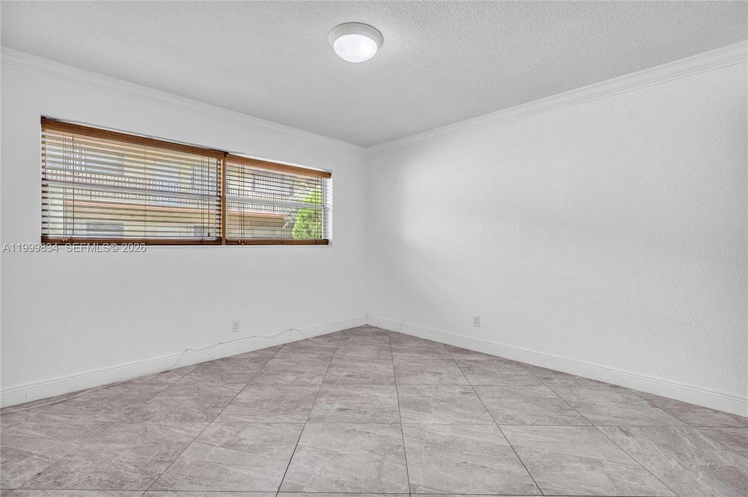 Active With Contract: $160,000 (1 beds, 1 baths, 667 Square Feet)