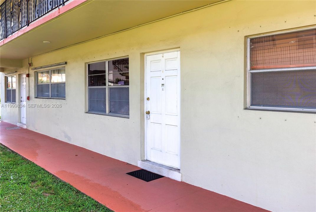 Active With Contract: $160,000 (1 beds, 1 baths, 667 Square Feet)