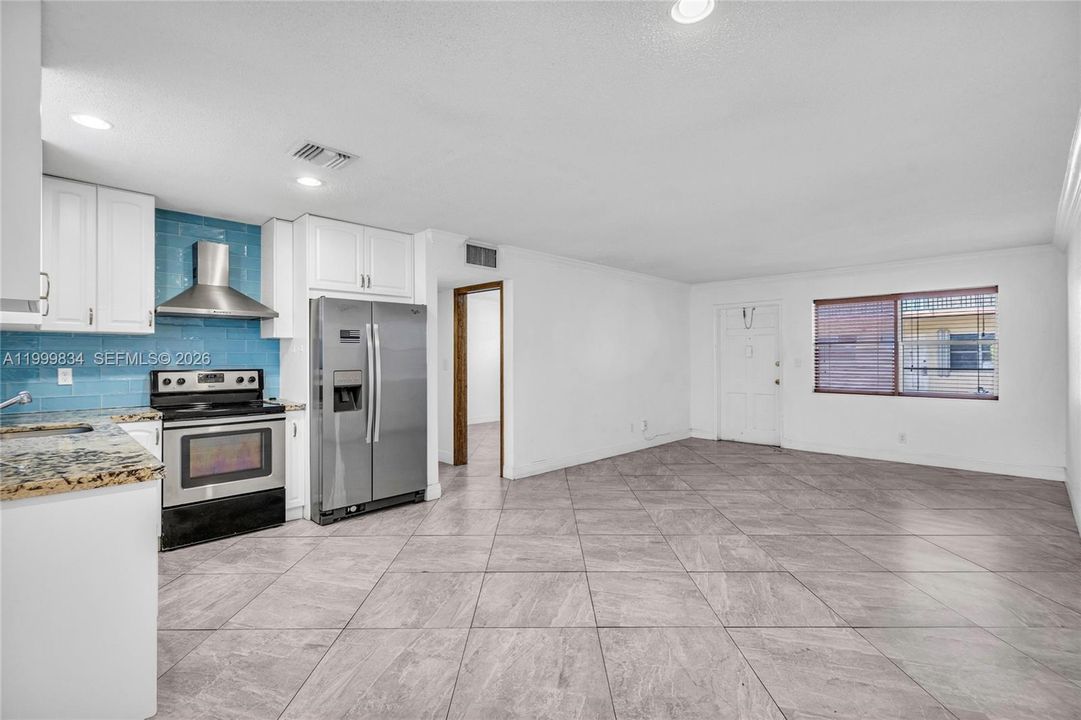 Active With Contract: $160,000 (1 beds, 1 baths, 667 Square Feet)