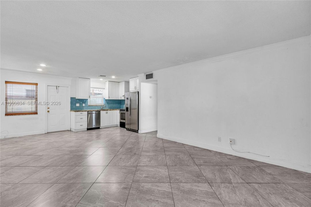 Active With Contract: $160,000 (1 beds, 1 baths, 667 Square Feet)