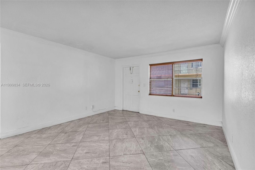 Active With Contract: $160,000 (1 beds, 1 baths, 667 Square Feet)