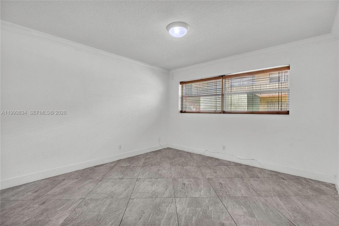 Active With Contract: $160,000 (1 beds, 1 baths, 667 Square Feet)