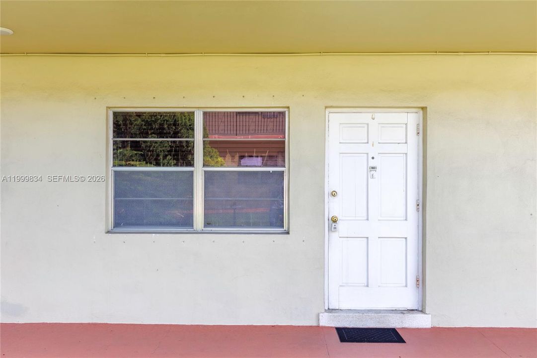 Active With Contract: $160,000 (1 beds, 1 baths, 667 Square Feet)