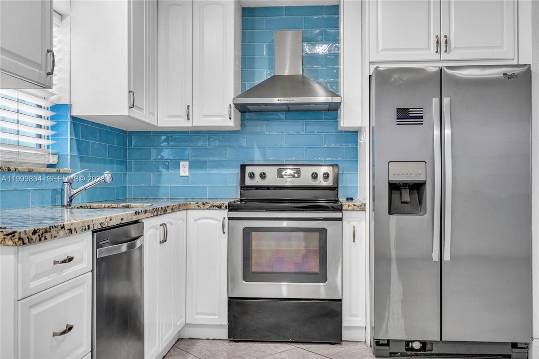 Active With Contract: $160,000 (1 beds, 1 baths, 667 Square Feet)