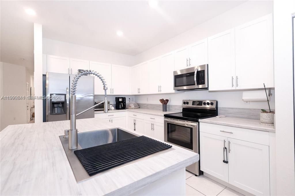 For Sale: $549,999 (3 beds, 2 baths, 1754 Square Feet)