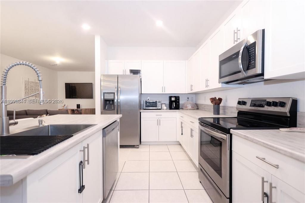 For Sale: $549,999 (3 beds, 2 baths, 1754 Square Feet)