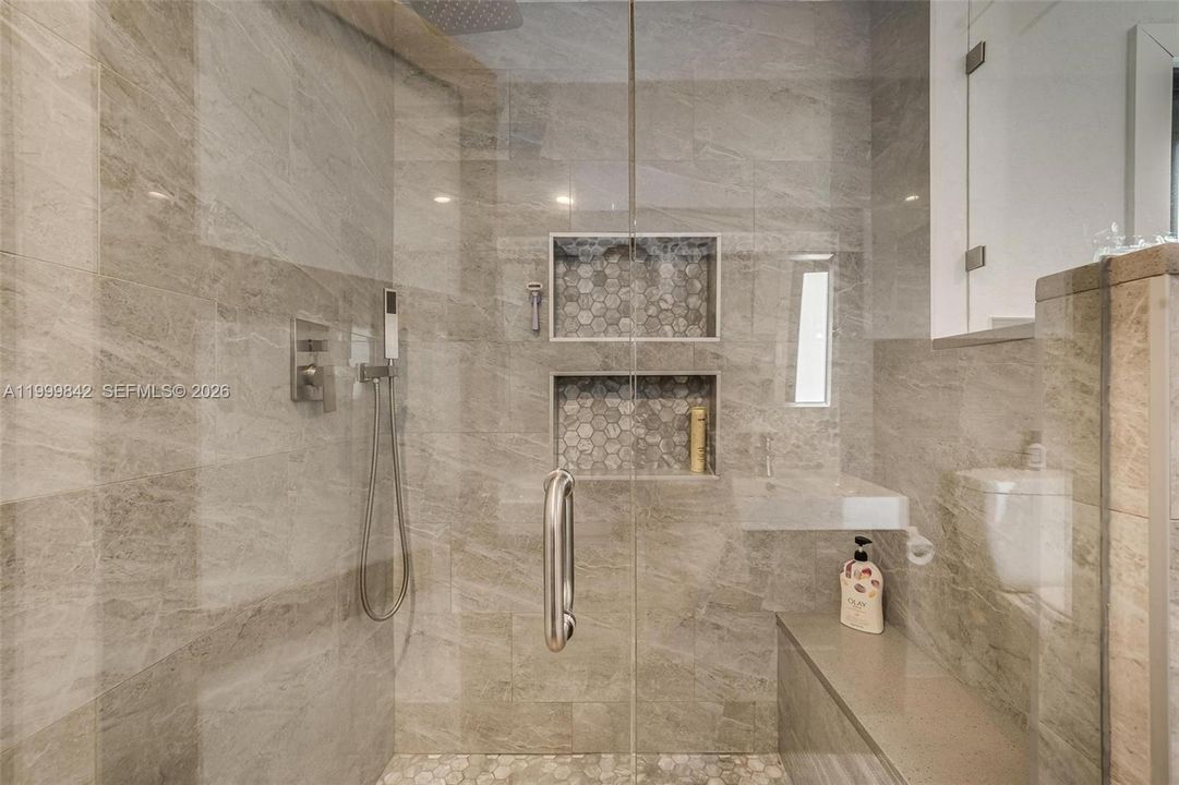 For Rent: $9,000 (5 beds, 4 baths, 3470 Square Feet)