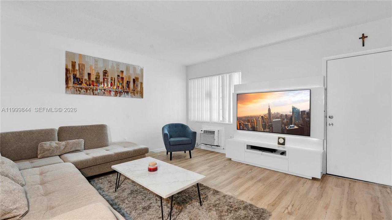 For Sale: $70,000 (1 beds, 1 baths, 688 Square Feet)