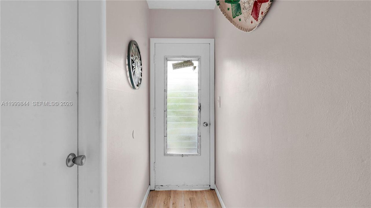 For Sale: $70,000 (1 beds, 1 baths, 688 Square Feet)