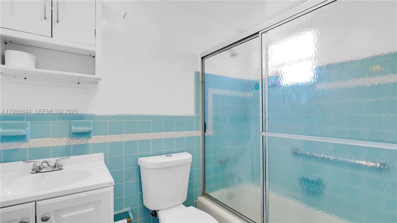 For Sale: $70,000 (1 beds, 1 baths, 688 Square Feet)
