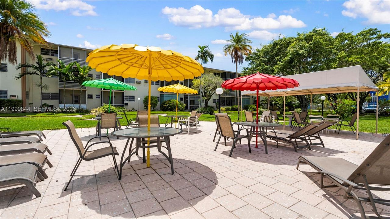 For Sale: $70,000 (1 beds, 1 baths, 688 Square Feet)