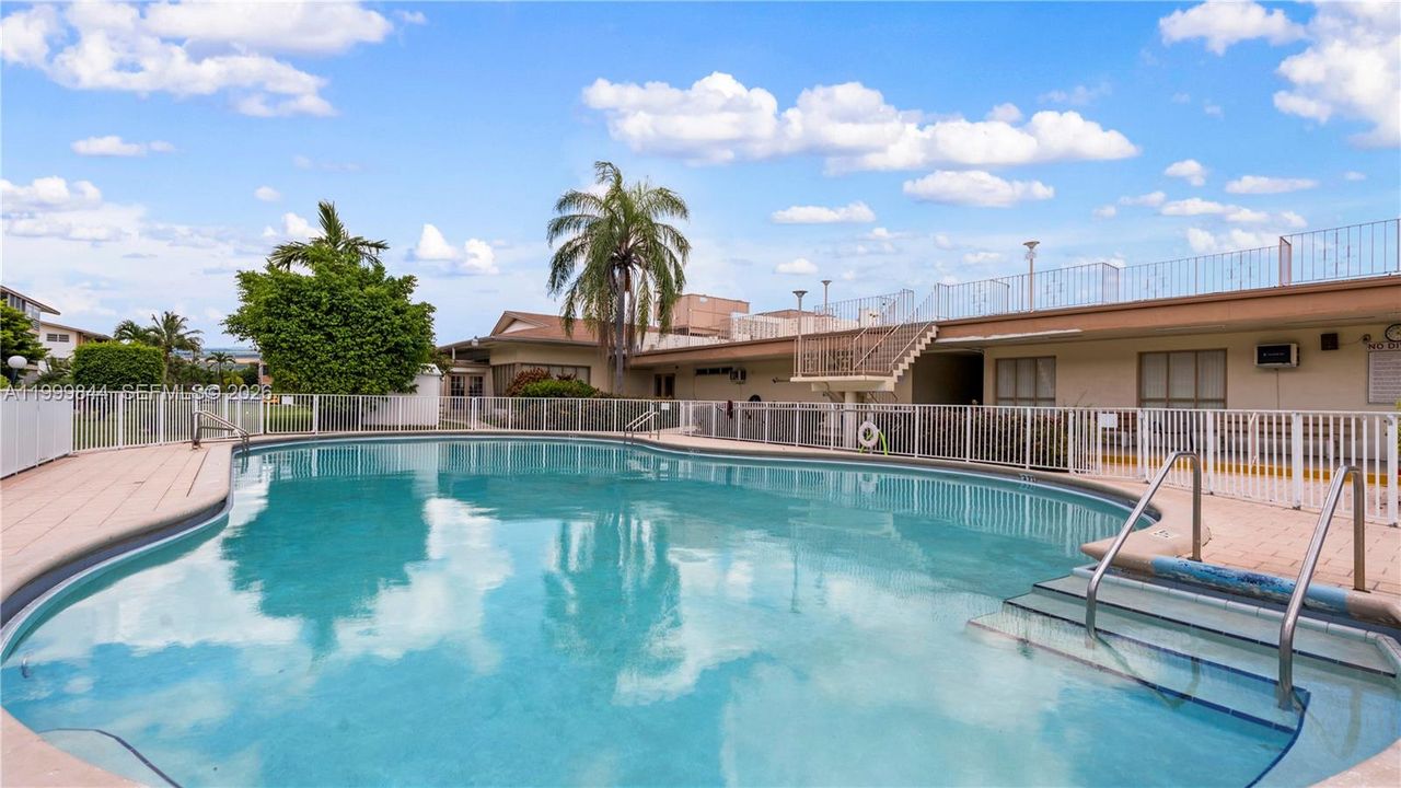 For Sale: $70,000 (1 beds, 1 baths, 688 Square Feet)