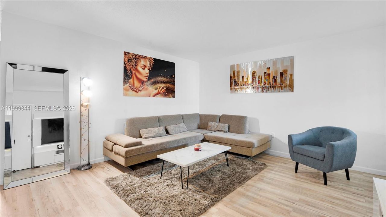For Sale: $70,000 (1 beds, 1 baths, 688 Square Feet)