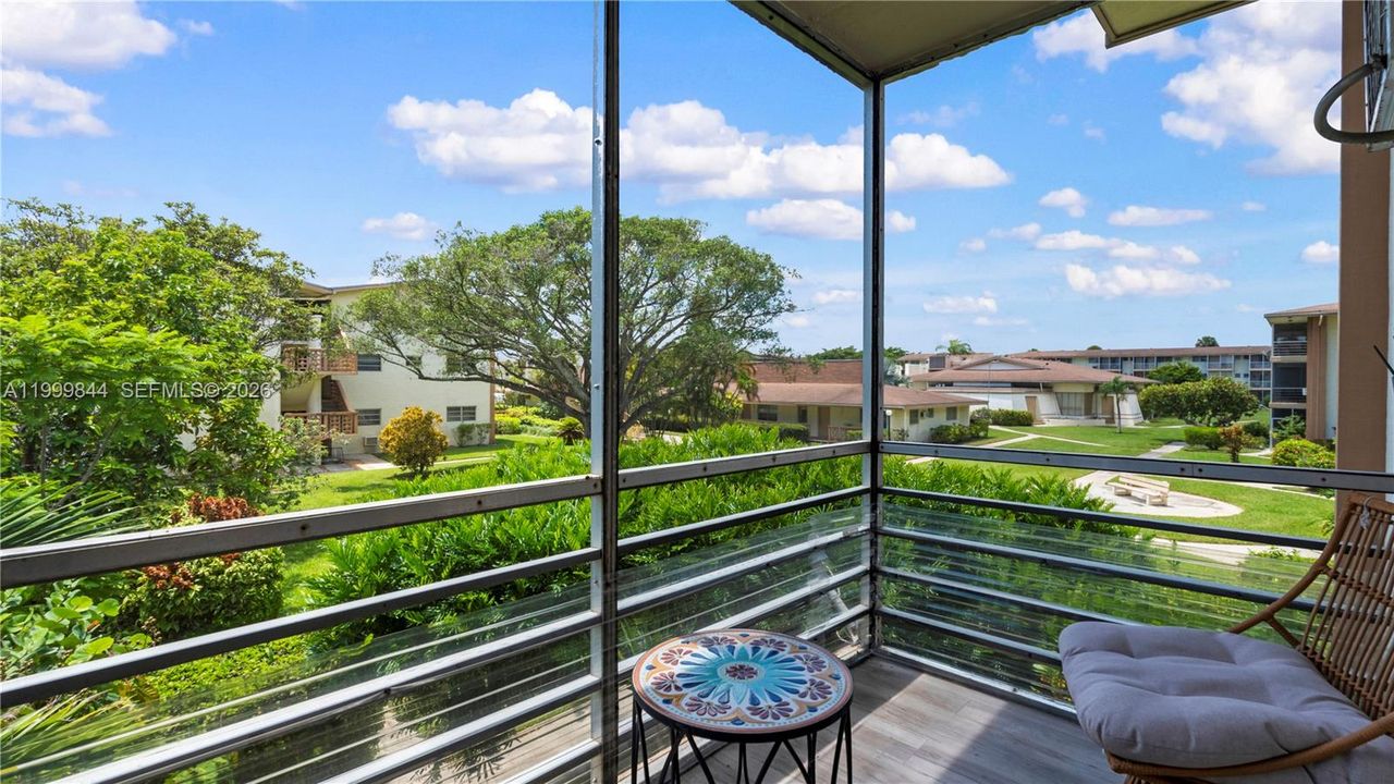 For Sale: $70,000 (1 beds, 1 baths, 688 Square Feet)
