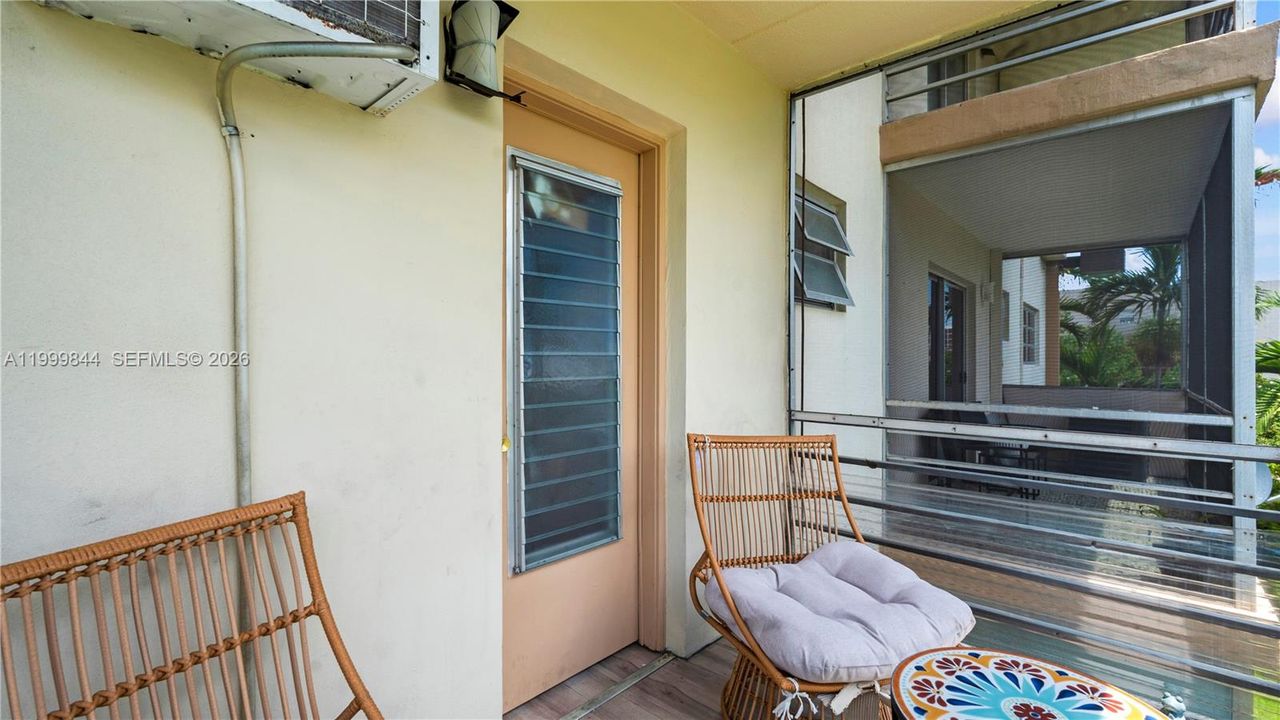 For Sale: $70,000 (1 beds, 1 baths, 688 Square Feet)
