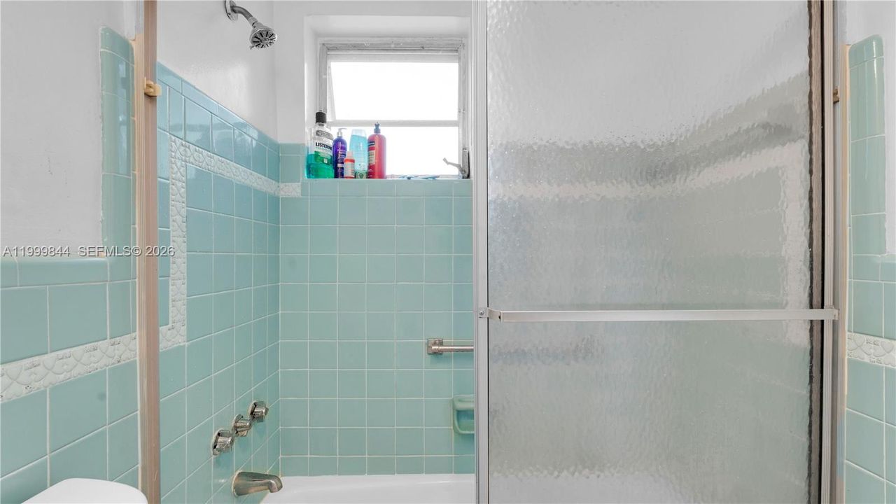 For Sale: $70,000 (1 beds, 1 baths, 688 Square Feet)
