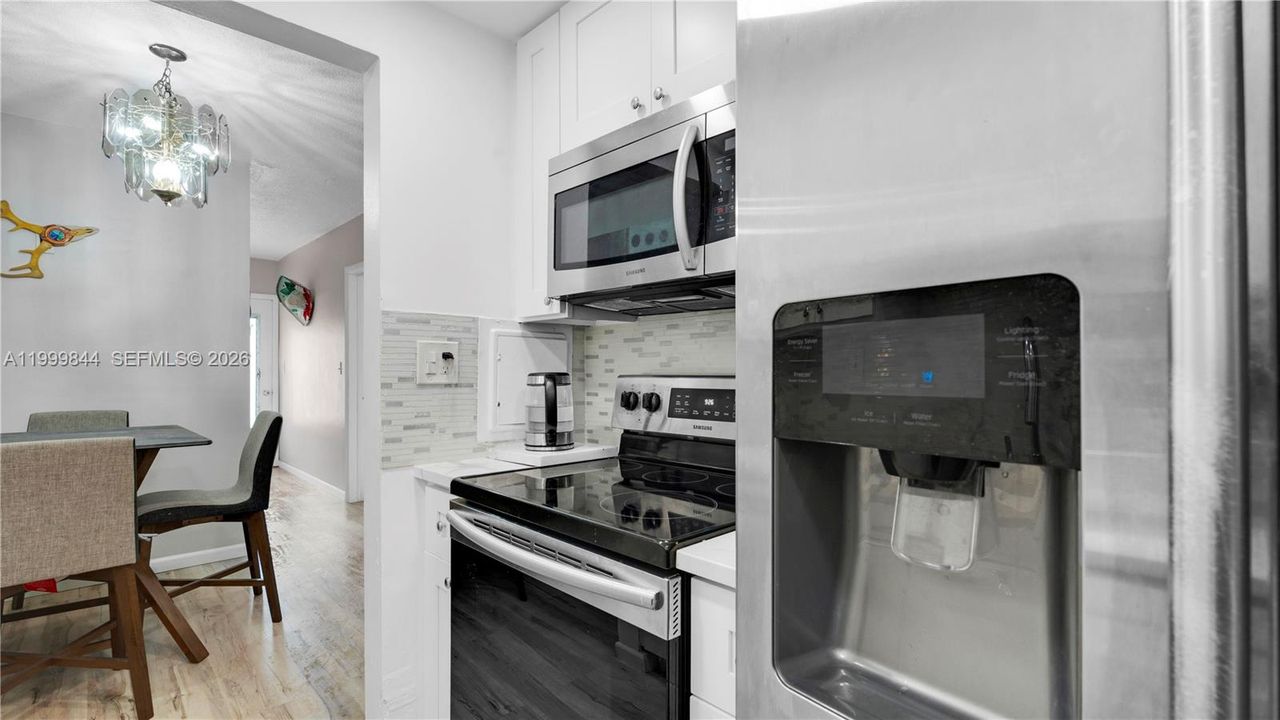 For Sale: $70,000 (1 beds, 1 baths, 688 Square Feet)