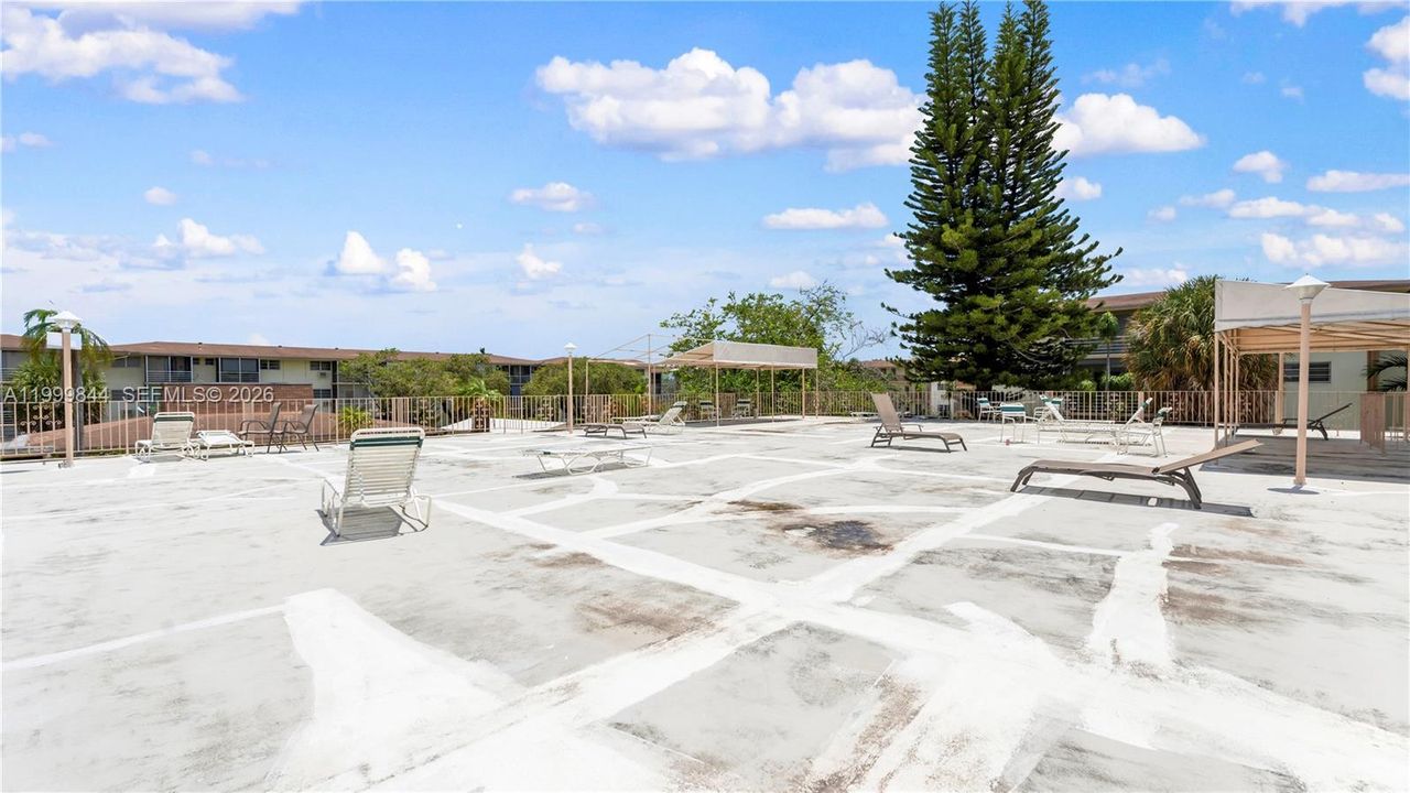 For Sale: $70,000 (1 beds, 1 baths, 688 Square Feet)