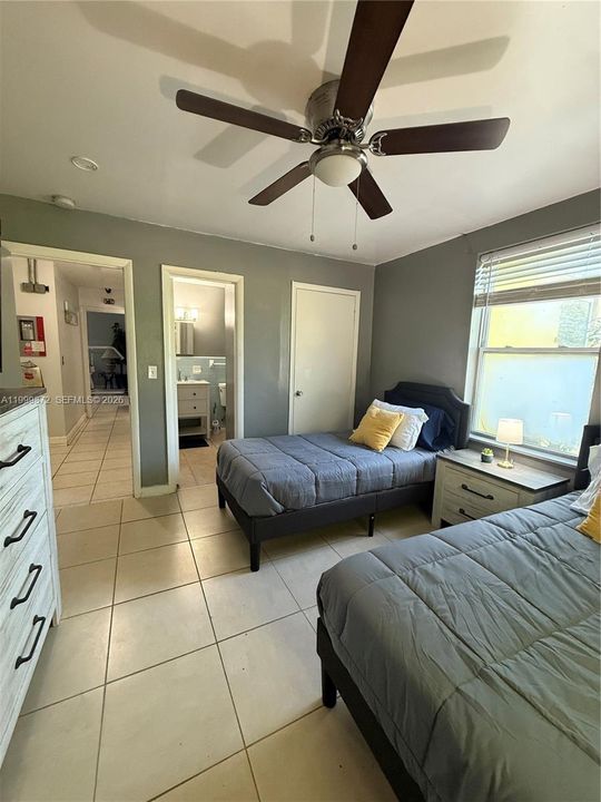 For Rent: $950 (3 beds, 2 baths, 2454 Square Feet)