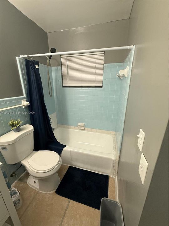 For Rent: $950 (3 beds, 2 baths, 2454 Square Feet)