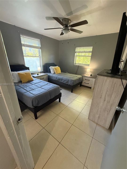 For Rent: $950 (3 beds, 2 baths, 2454 Square Feet)