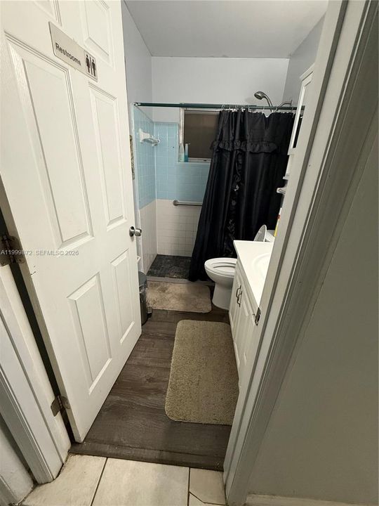 For Rent: $950 (3 beds, 2 baths, 2454 Square Feet)