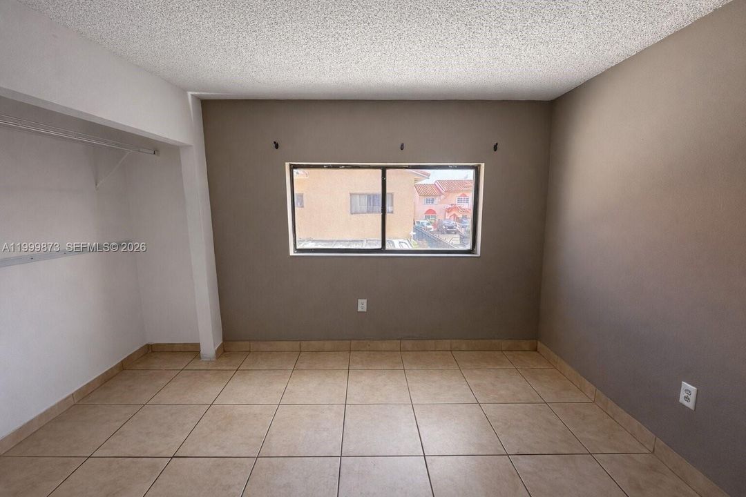 Active With Contract: $260,000 (2 beds, 2 baths, 925 Square Feet)