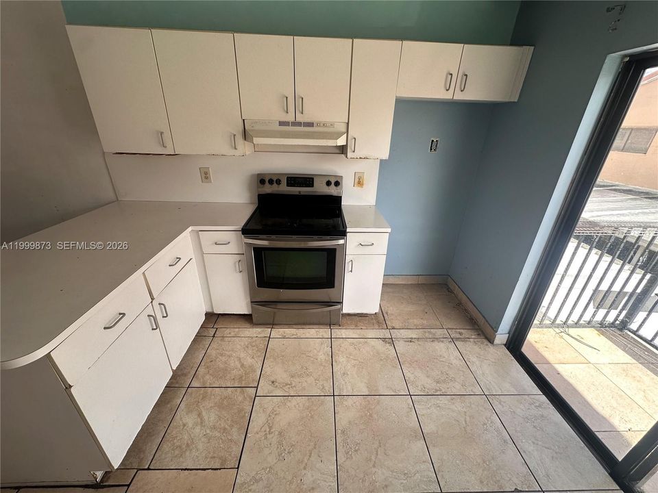 Active With Contract: $260,000 (2 beds, 2 baths, 925 Square Feet)
