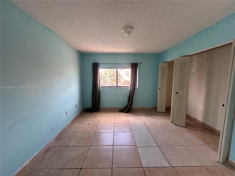 Active With Contract: $260,000 (2 beds, 2 baths, 925 Square Feet)