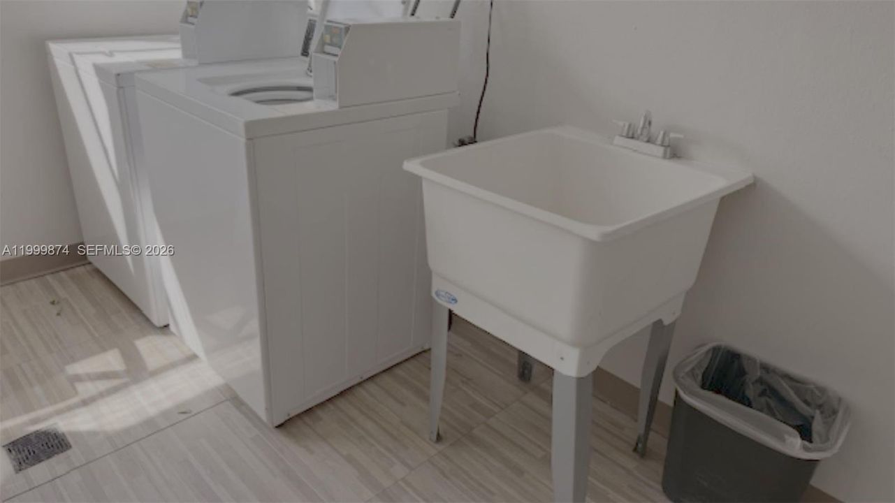 На продажу: $195,000 (2 спален, 2 ванн, 1100 Квадратных фут)