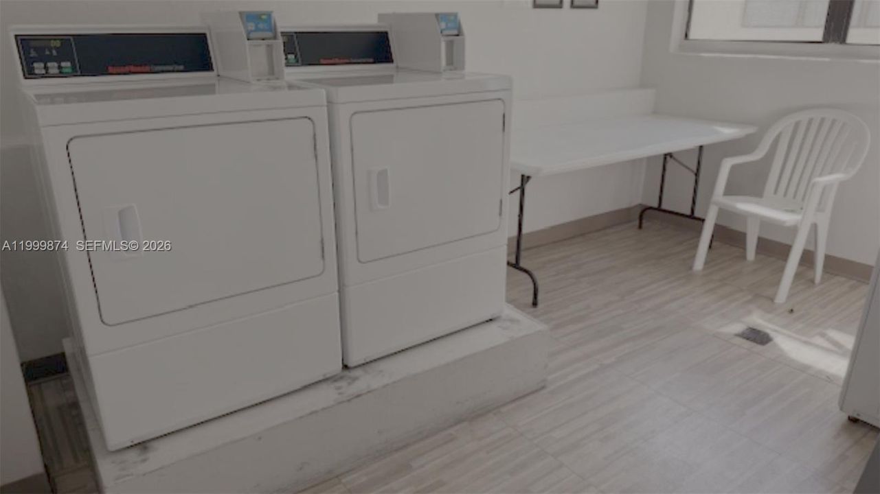На продажу: $195,000 (2 спален, 2 ванн, 1100 Квадратных фут)