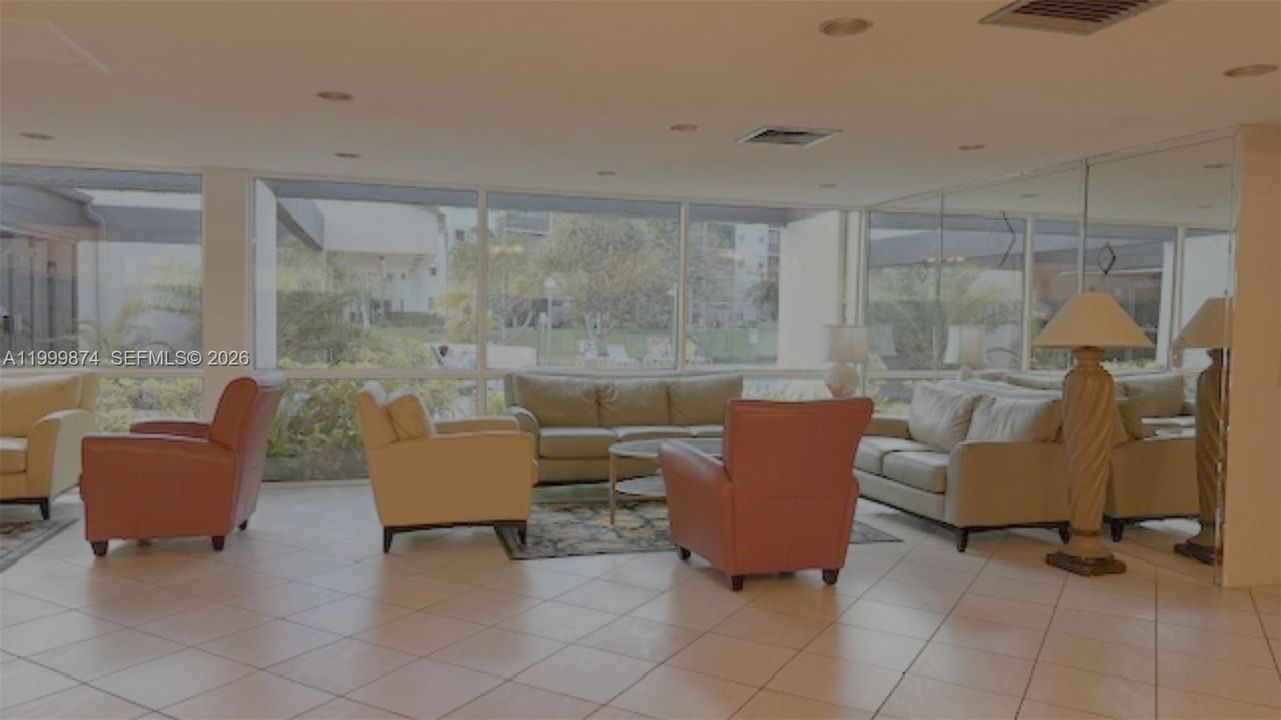 На продажу: $195,000 (2 спален, 2 ванн, 1100 Квадратных фут)