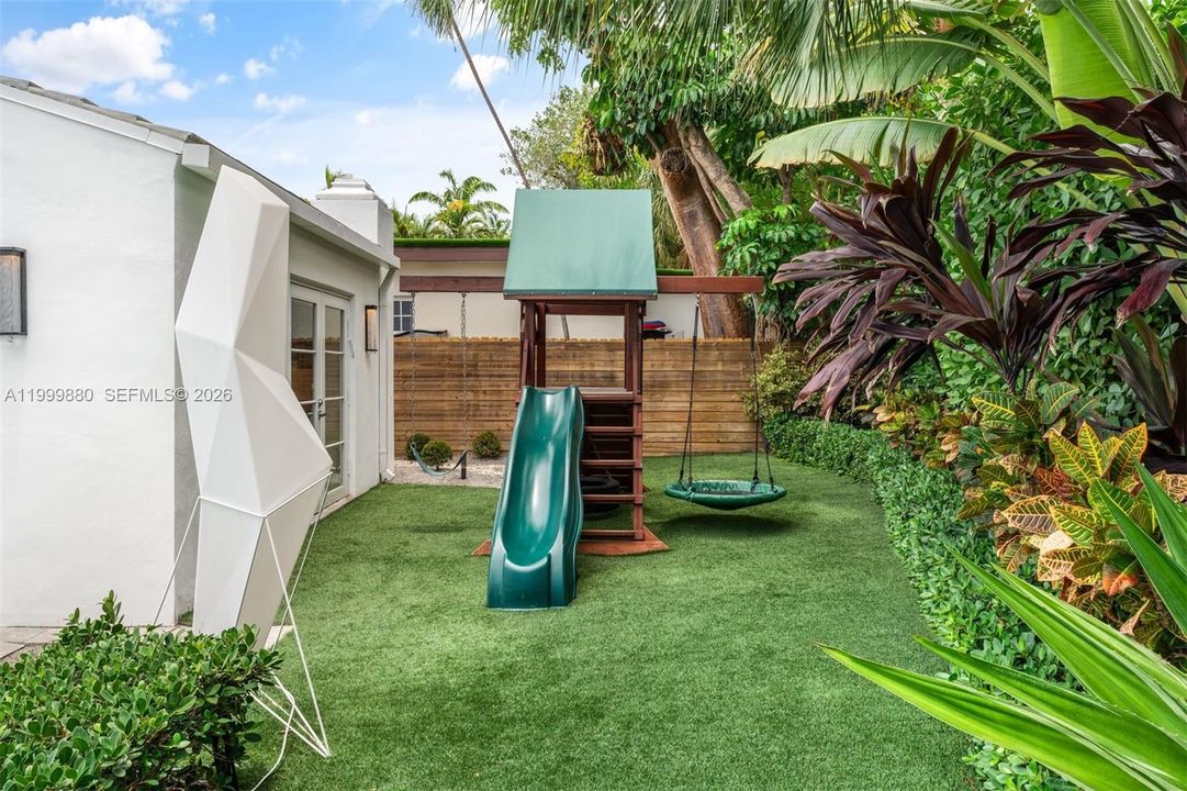 Side Yard Green Space