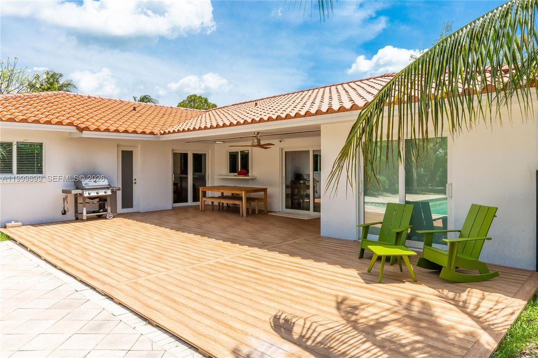 Activo con contrato: $8,500 (4 camas, 3 baños, 2106 Pies cuadrados)