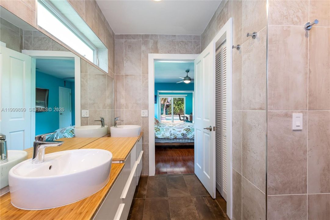 Activo con contrato: $8,500 (4 camas, 3 baños, 2106 Pies cuadrados)