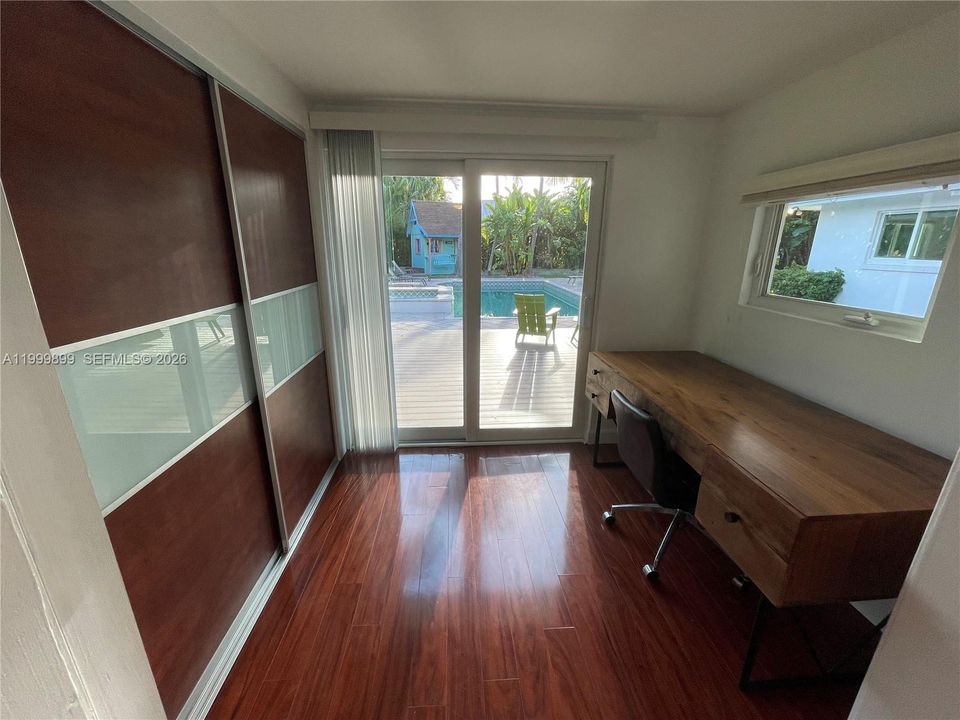 Activo con contrato: $8,500 (4 camas, 3 baños, 2106 Pies cuadrados)