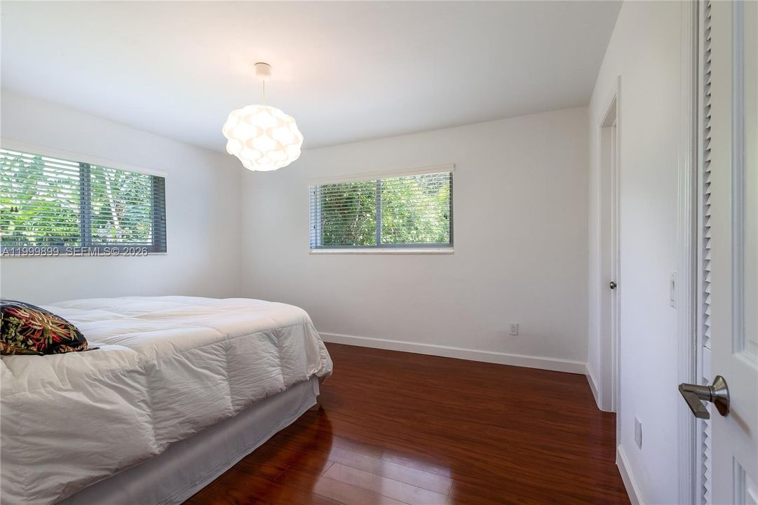 Activo con contrato: $8,500 (4 camas, 3 baños, 2106 Pies cuadrados)