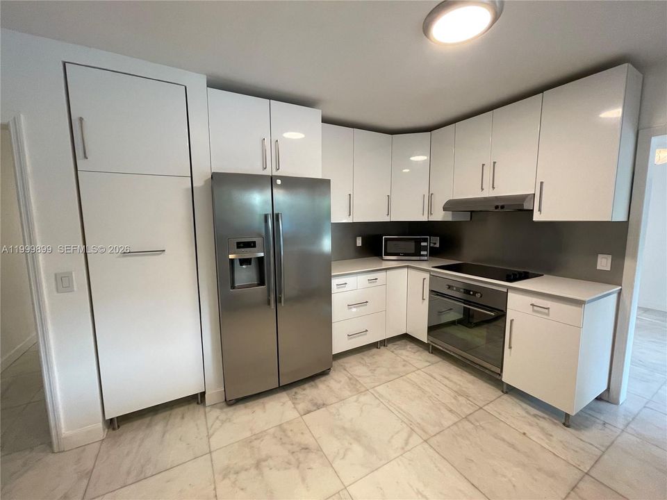 Activo con contrato: $8,500 (4 camas, 3 baños, 2106 Pies cuadrados)