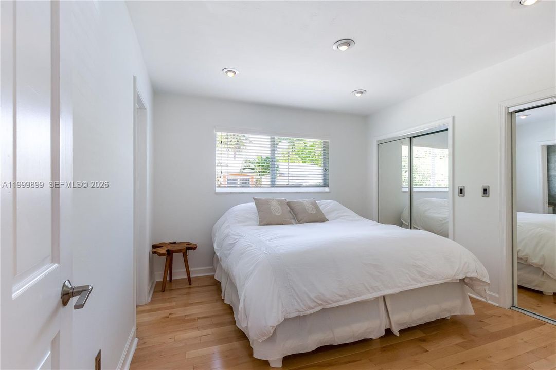 Activo con contrato: $8,500 (4 camas, 3 baños, 2106 Pies cuadrados)