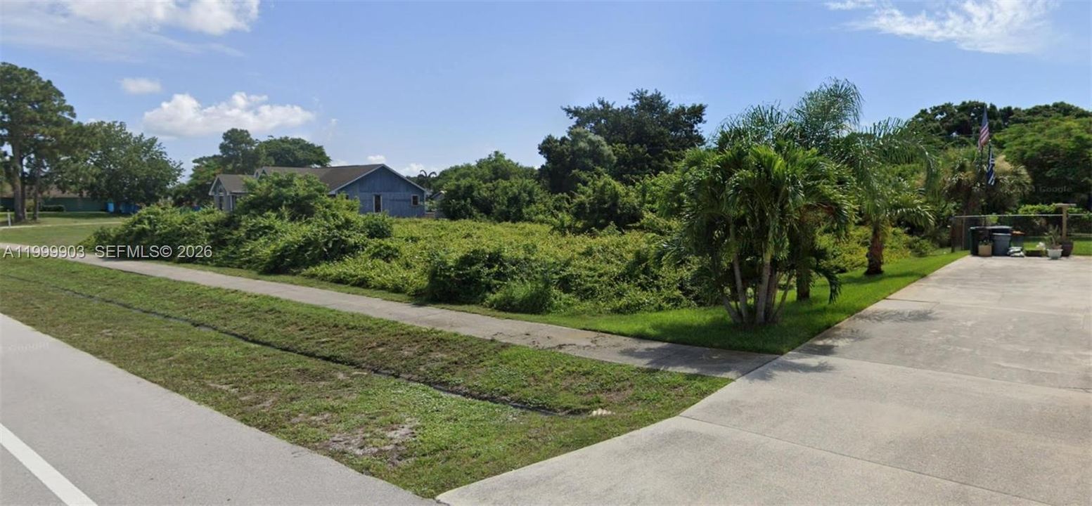 На продажу: $165,000 (0.43 acres)