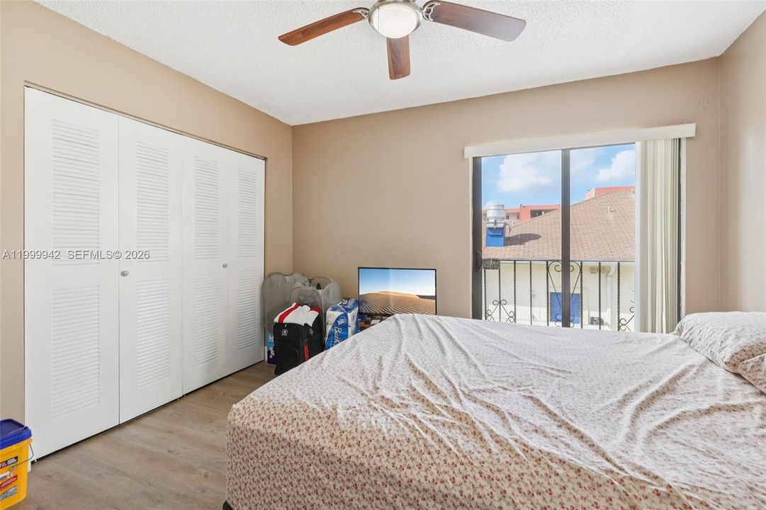 Vendido Recientemente: $370,000 (2 camas, 2 baños, 952 Pies cuadrados)