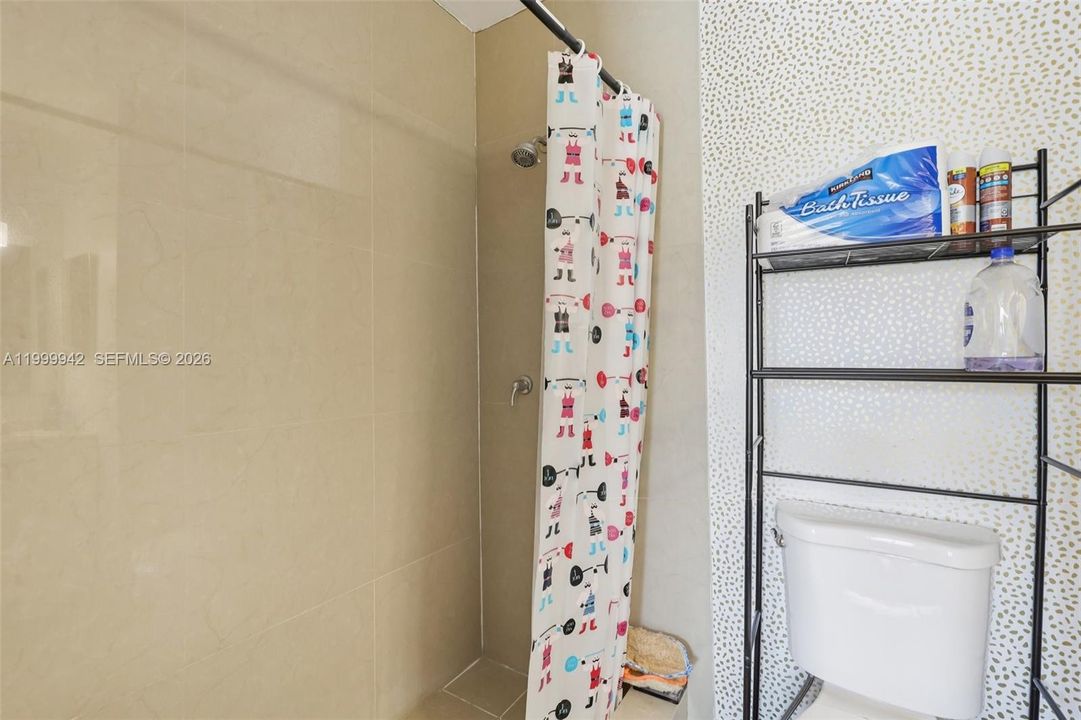 Vendido Recientemente: $370,000 (2 camas, 2 baños, 952 Pies cuadrados)