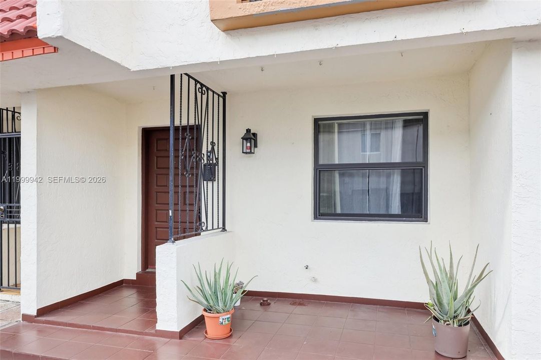 Vendido Recientemente: $370,000 (2 camas, 2 baños, 952 Pies cuadrados)