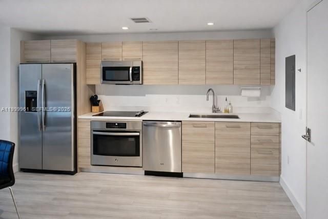 For Sale: $495,000 (1 beds, 1 baths, 681 Square Feet)