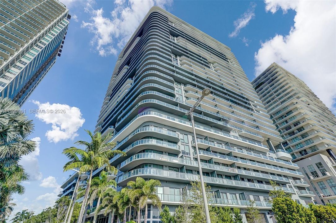 For Sale: $495,000 (1 beds, 1 baths, 681 Square Feet)