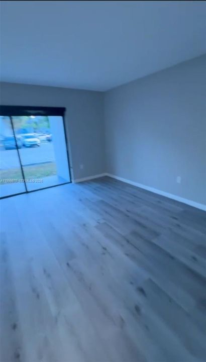 For Sale: $200,000 (1 beds, 1 baths, 679 Square Feet)