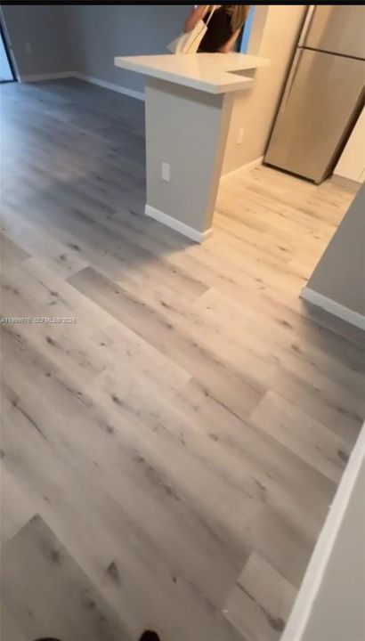 For Sale: $200,000 (1 beds, 1 baths, 679 Square Feet)