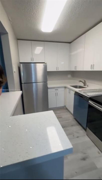 For Sale: $200,000 (1 beds, 1 baths, 679 Square Feet)