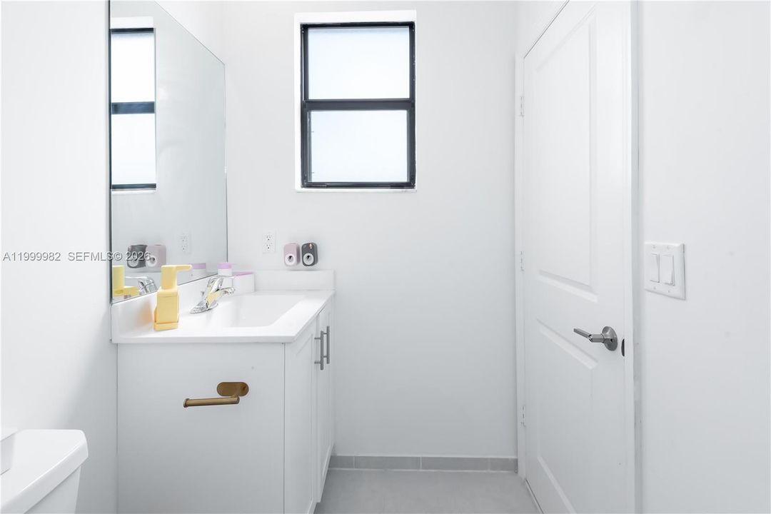 For Sale: $445,000 (3 beds, 3 baths, 1328 Square Feet)