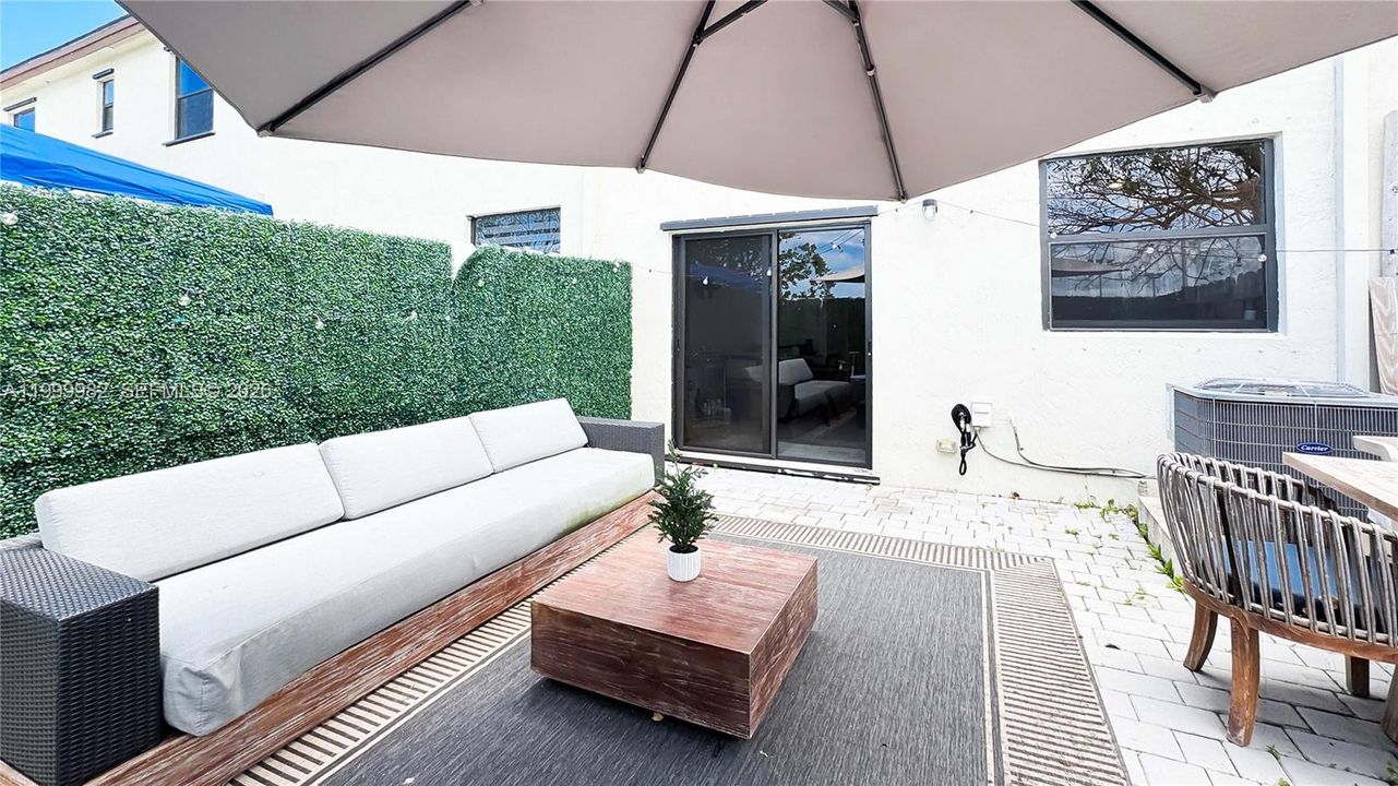 For Sale: $445,000 (3 beds, 3 baths, 1328 Square Feet)